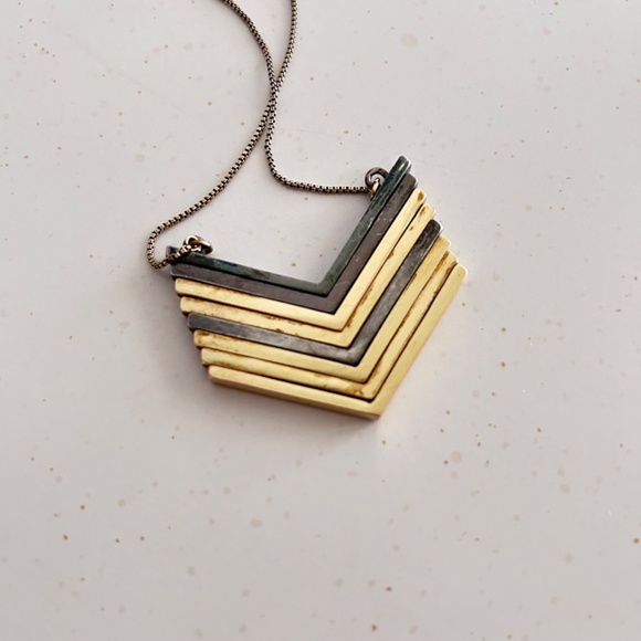 MADEWELL Arrowstack Vintage Chevron Layered Necklace Gold and Black Toned - Picture 4 of 11